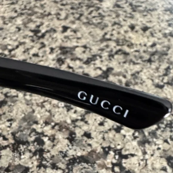 Gucci Glossy Black Sunglasses - Picture 5 of 7